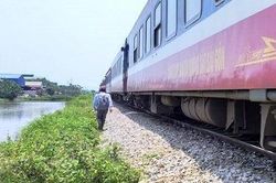 Đi qua đường sắt thiếu quan sát, người đàn ông bị tàu hỏa tông tử vong