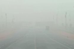 Thủ đô New Delhi của Ấn Độ mù mịt trong bụi mịn PM 2.5