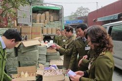 Đà Nẵng: Phát hiện 8 tấn hàng tiêu dùng không rõ nguồn gốc
