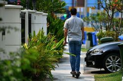 Singapore có thể phạt tù người sử dụng xe trượt điện trên lối đi bộ