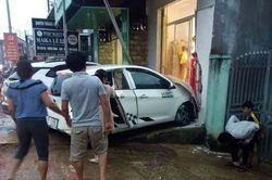 Di Linh: Điều ra làm rõ vụ tai nạn ô tô lao lên vỉa hè tông chết người đi bộ