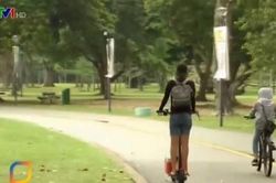 Thế giới Thế giới Singapore: Cấm xe scooter điện di chuyển trên các lối đi bộ từ ngày 5/11