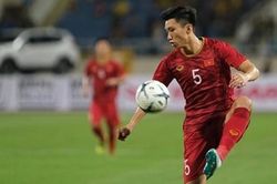 HLV Park Hang-seo có 'sai lầm' khi tiếp tục dùng Văn Hậu?