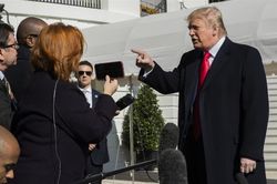 Người tố giác đáp trả sau khi Tổng thống Trump cố gắng 'lật mặt'