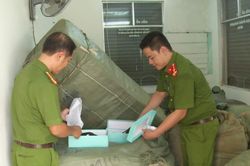 Công an tạm giữ hơn 8 tấn hàng lậu trên tàu Thống Nhất SE19