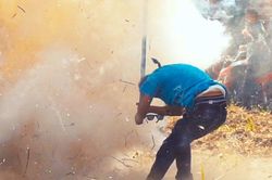 Tai nạn liên tiếp trong lễ hội búa tạ nổ ở Mexico