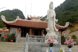 Linh thiêng chùa Phật Tích Trúc Lâm Bản Giốc