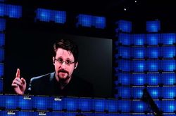 Edward Snowden tiếp tục đăng đàn, chỉ trích 'các tổ chức quyền lực nhất trong xã hội đang chịu trách nhiệm giải trình ít nhất '
