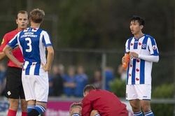 Heerenveen 'thảm bại', CĐV Việt Nam 'buồn vui' lẫn lộn