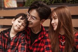 Hậu ồn ào để chồng trẻ đánh con, Thu Thủy khoe loạt ảnh hạnh phúc của gia đình