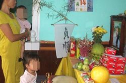 Chuyến về quê ăn cưới của mẹ phủ bóng đen lên tương lai con thơ