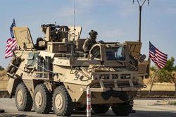 Mỹ bất ngờ sử dụng xe bọc thép Áo sản xuất để canh mỏ dầu Syria
