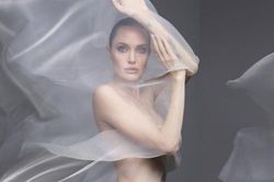 Angelina Jolie chụp ảnh khỏa thân