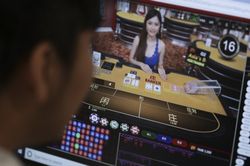 Chán nản, trầm cảm, thanh thiếu niên Thái Lan lao vào đánh bạc