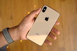 Apple tận diệt, giá iPhone lock giảm chưa từng có