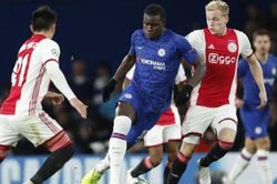 Chelsea 4-4 Ajax: Đến Lampard cũng phải phì cười vì pha đi bóng và dứt điểm của Zouma