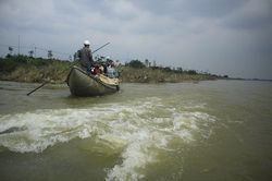 Nguy hiểm vượt sông Trà Khúc