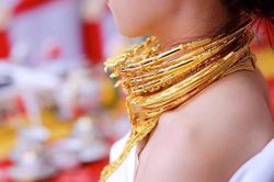 Vừa lấy chồng, các cô dâu đã phải mang 'gánh nặng' này khiến ai cũng ghen tỵ