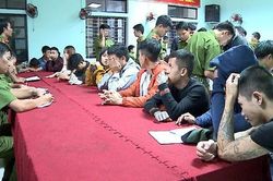 Phát hiện 28 thanh niên nam nữ phê ma túy trong quán karaoke