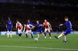 Chelsea hòa Ajax trong trận cầu 8 bàn thắng