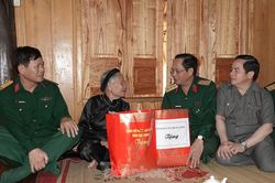 Quân đội tri ân tại chiến khu Tân Trào