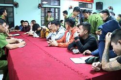 28 'dân chơi' thuê phòng hát karaoke thác loạn ma túy thâu đêm