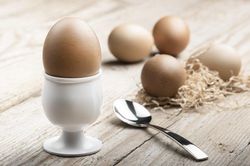 Thiệt mạng vì nhận thách đố ăn 50 quả trứng