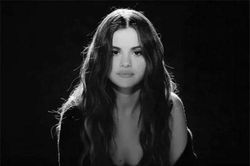 Vừa trở lại, Selena Gomez đã dẫn đầu bảng xếp hạng Billboard