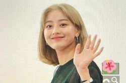 Jihyo (Twice) 'chơi lớn' với màu tóc mới, fan liệu có trầm trồ?