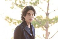 'Sát nhân máu lạnh' Lee Dong Wook tựa tài tử, rạng rỡ trong ngày sinh thần tuổi 38
