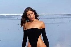 Hoa hậu hoàn vũ Olivia Culpo bị chỉ trích khi mặc áo tắm xẻ cao 'phản cảm'