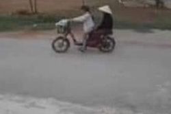 Vụ cháu bé 11 tuổi tử vong dưới đập nước: Triệu tập bà nội để làm rõ