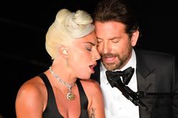 Lady Gaga thú nhận dàn dựng chuyện hẹn hò với Bradley Cooper