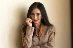 Fan tìm mua chiếc kính Dương Mịch thường xuyên đeo
