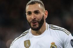 Zidane tin Benzema vĩ đại như Ronaldo