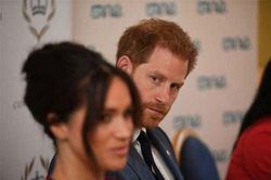 Meghan Markle bị cáo buộc 'lợi dụng' chồng để đối phó với sự soi mói của truyền thông và chống lại Hoàng gia Anh