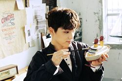 Dino sẽ không tham gia tour diễn vòng quanh thế giới cùng SEVENTEEN vì bệnh viêm ruột