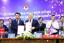 HLV Park Hang-seo: 'Tôi vinh dự được tiếp tục công việc'