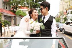 Chiếc áo dài trong lễ ăn hỏi của Đông Nhi có gì đặc biệt?