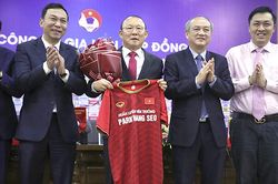 HLV Park Hang Seo: Hợp đồng mới, áp lực mới