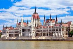 Tòa nhà Quốc hội Hungary có kiến trúc độc đáo nhất thế giới