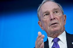 Lo không ai đánh bại được ông Trump, tỷ phú Bloomberg tính ra tranh cử tổng thống