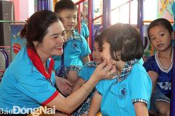 Cô giáo mầm non yêu nghề, nhiệt tình với công tác Hội