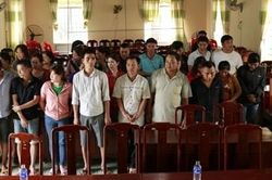 Phá sới bạc trăm triệu trong vườn cao su, bắt 32 đối tượng