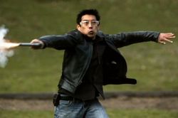 Có thể bẻ cong đường đạn bay như phim Hollywood hay không?