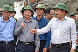Phó thủ tướng yêu cầu sơ tán khẩn dân vùng nguy hiểm trước khi bão đến