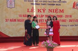 Trao học bổng 'Nữ sinh nghèo vượt khó' cho học sinh dân tộc thiểu số Thanh Nưa