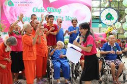 Cho con đất để được phụng dưỡng tuổi già