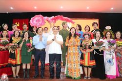 Bí thư Thành ủy Hà Nội dự Ngày hội Đại đoàn kết toàn dân tộc tại phường Hàng Bài