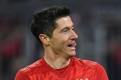 Lewandowski rực sáng, Bayern nhấn chìm Dortmund